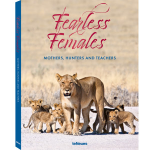Fearless Females Mothers, Hunters and Teachers van Nature Picture Library